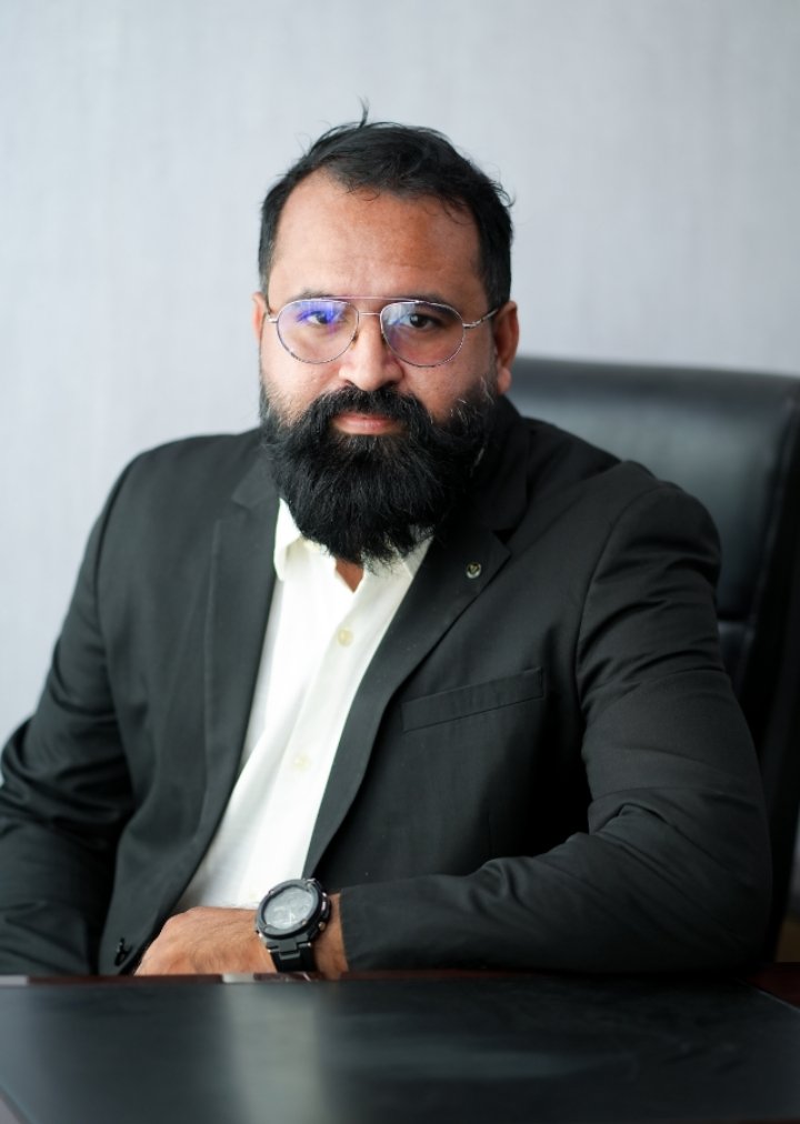 Melvin Thomas, Director